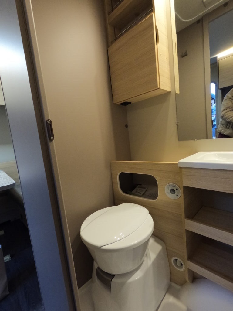 🚐 Prenájom karavanu – Weinsberg CaraCito 470 EU - 4