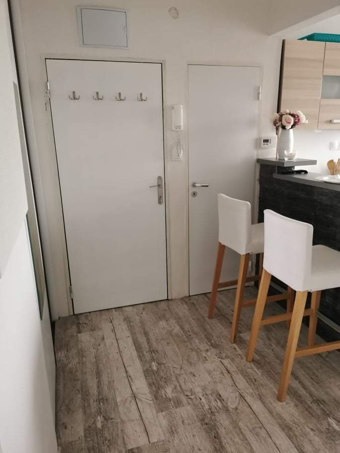 Predaj 1 izbový byt s loggiou, záhradou a pivnicou - 4