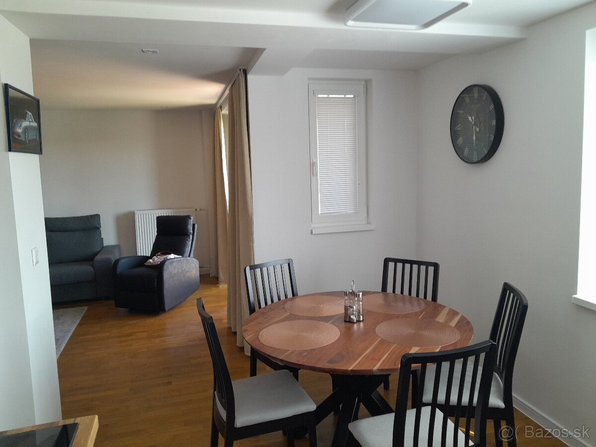 Veĺký 2i byt s loggiou centrum Bytča - 4