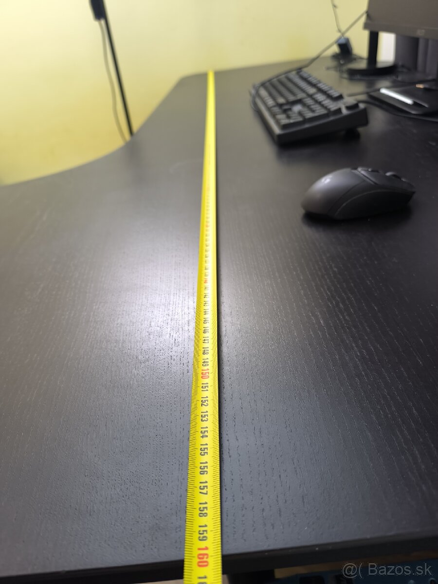 Kvalitný kancelársky stôl BEKANT - 4