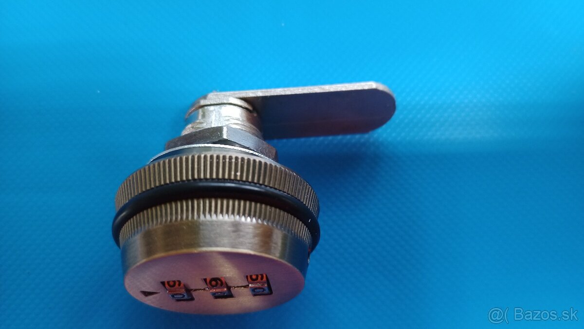 Zámok univerzálny - 4