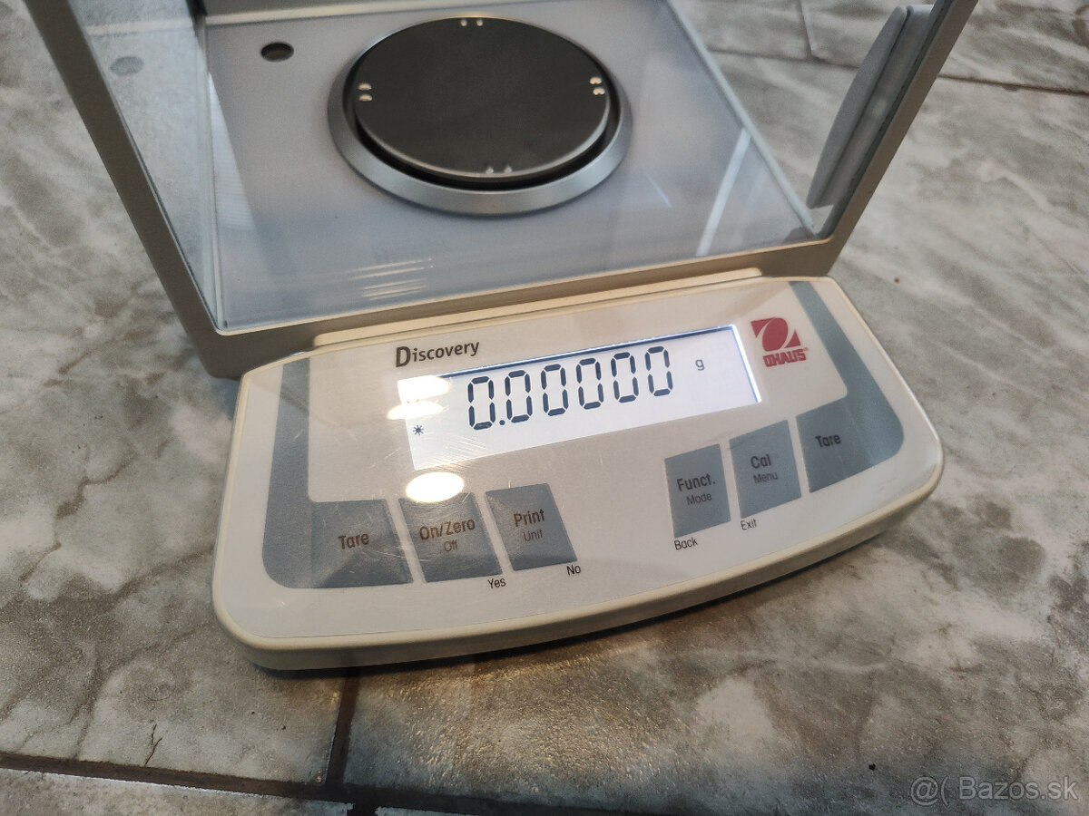 mikro váha DISCOVERY DV215CD - 4