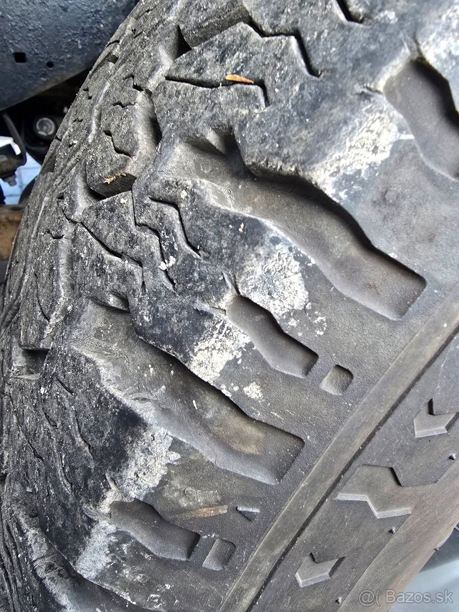 Predam pneumatiky 235/70 R16 AT