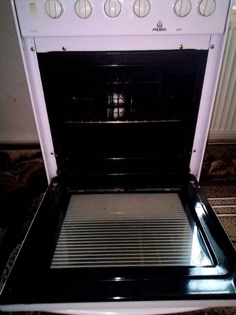 Predám zachovalý kombinovaný sporák Mora 2224 - 4