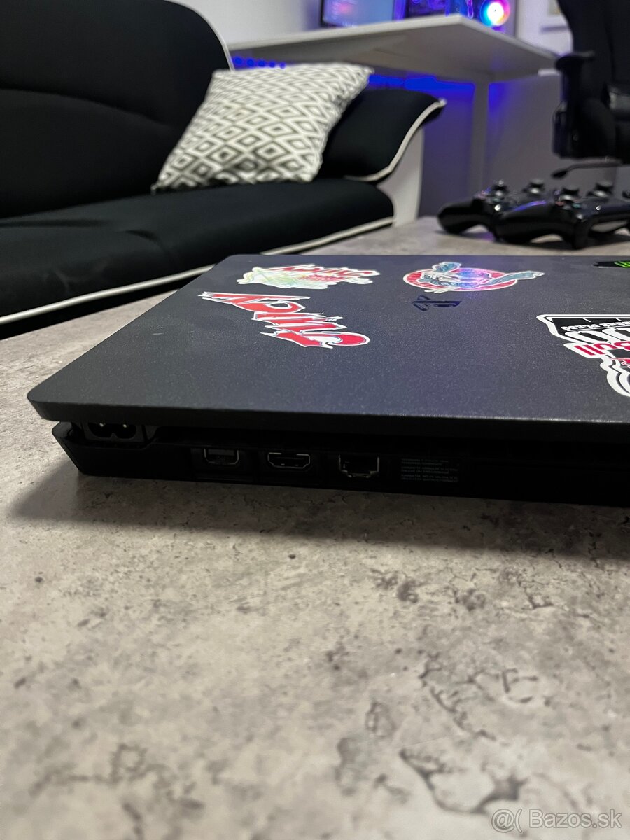 PS4 Slim - 4