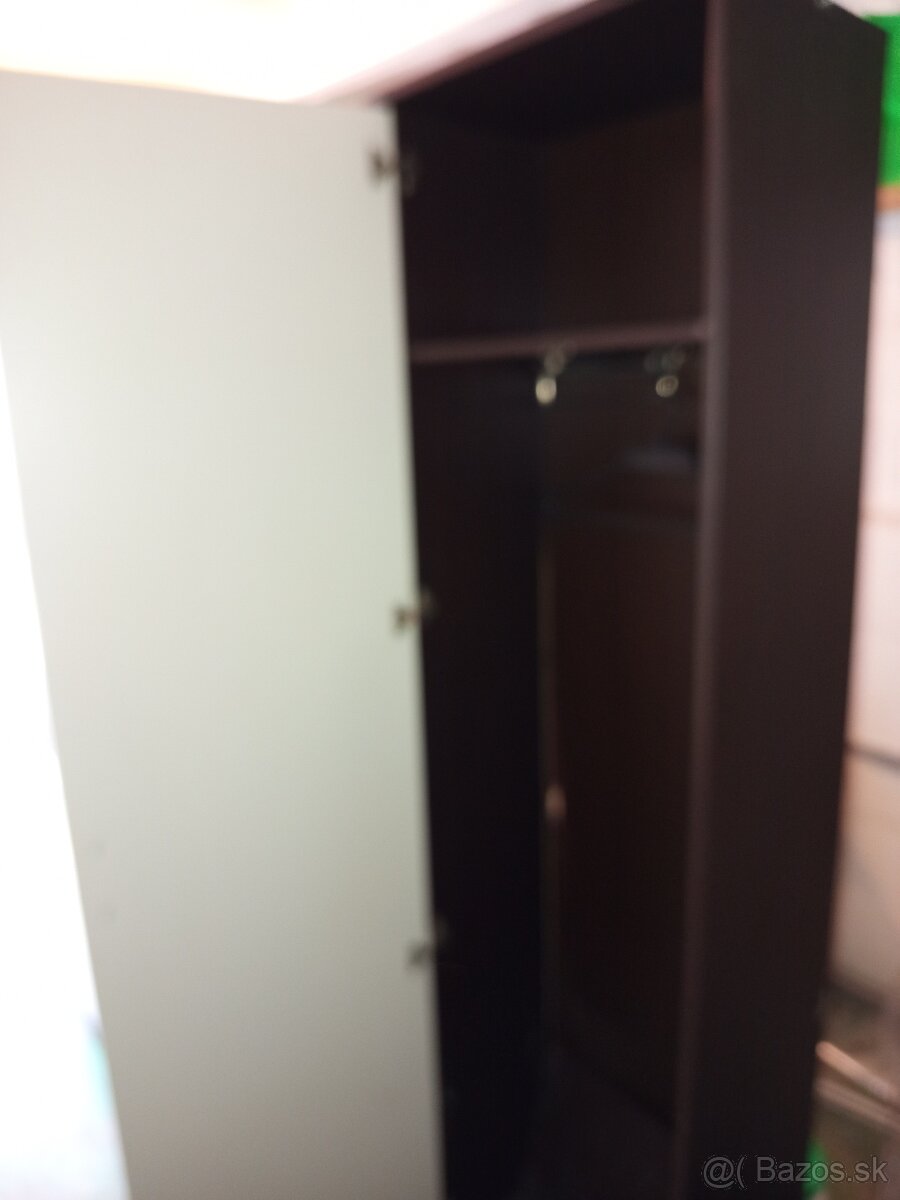 Skrina so zrkadlom - 4