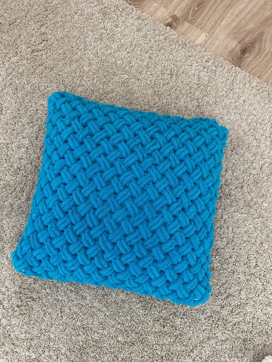 Deka ručná práca s vankusikom - 4