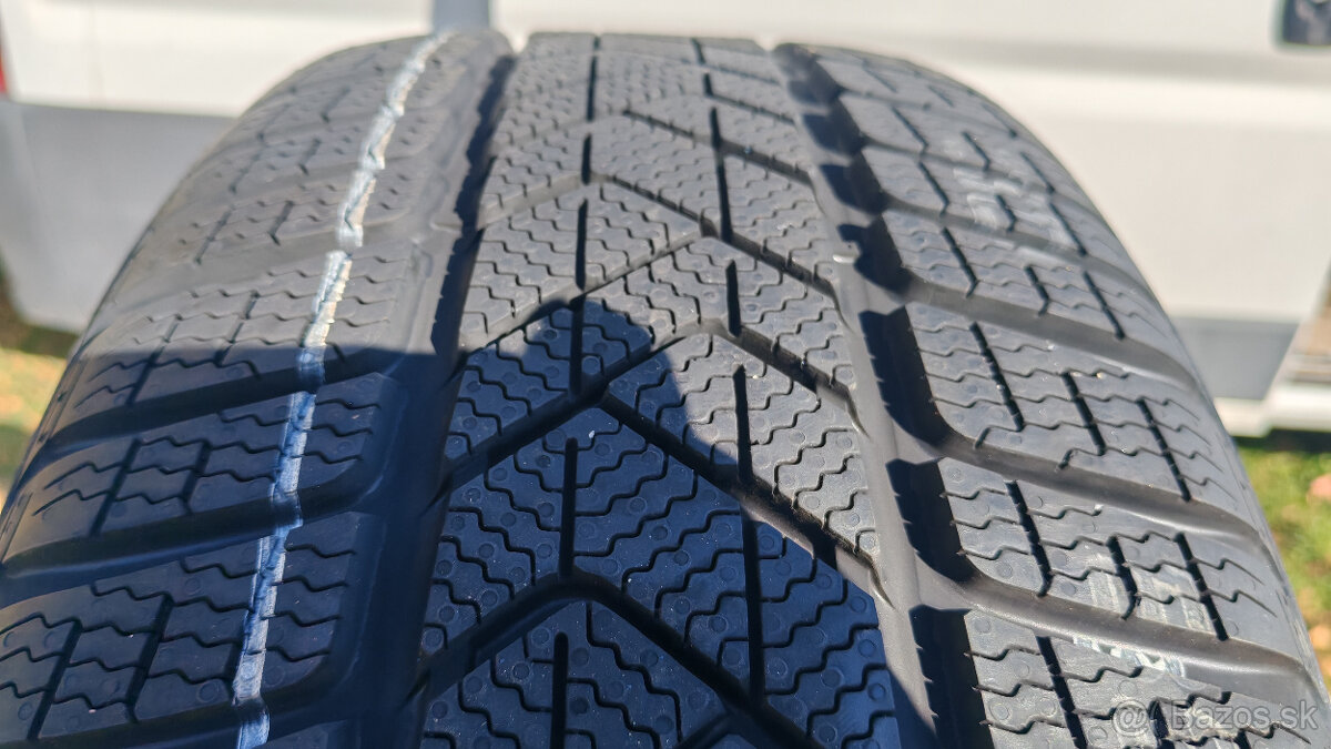 Zimné pneu 245/45 R18 --- PIRELLI - 4