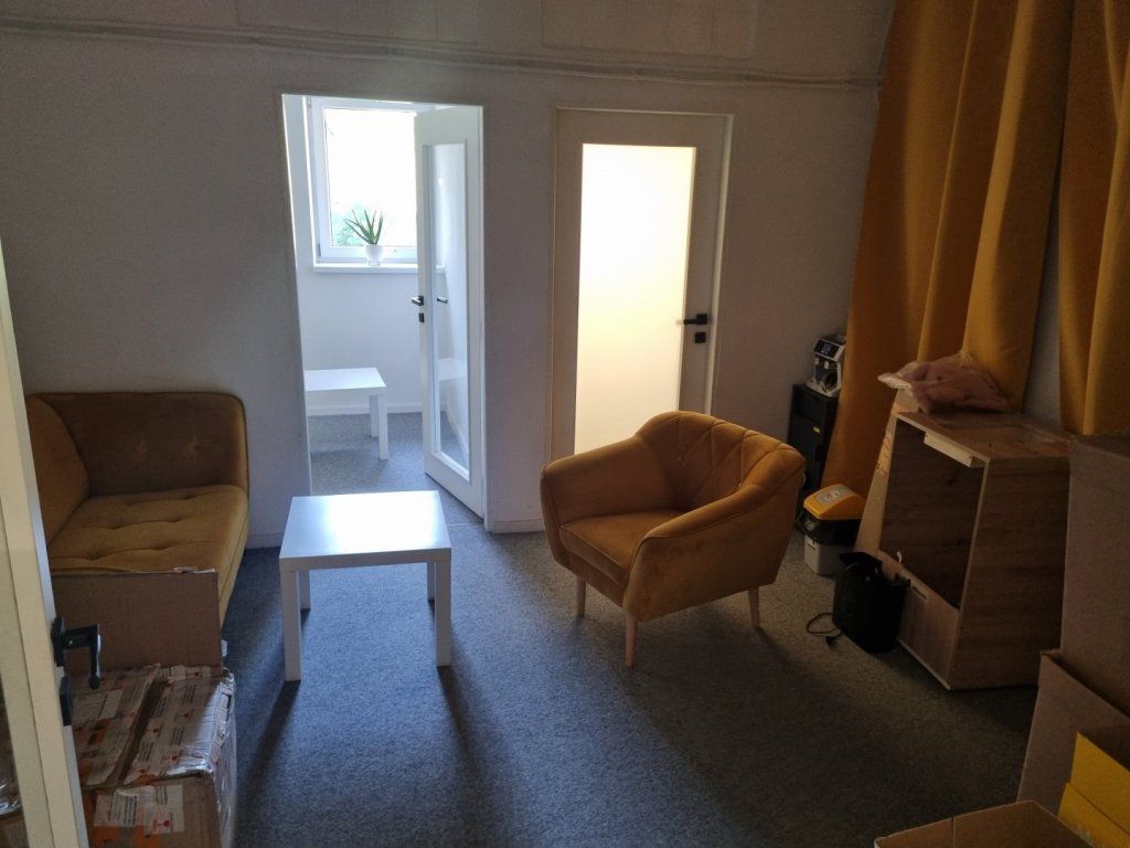 NA PRENÁJOM – SKLADOVÉ A KANCELÁRSKE PRIESTORY V TVRDOŠÍNE - - 4