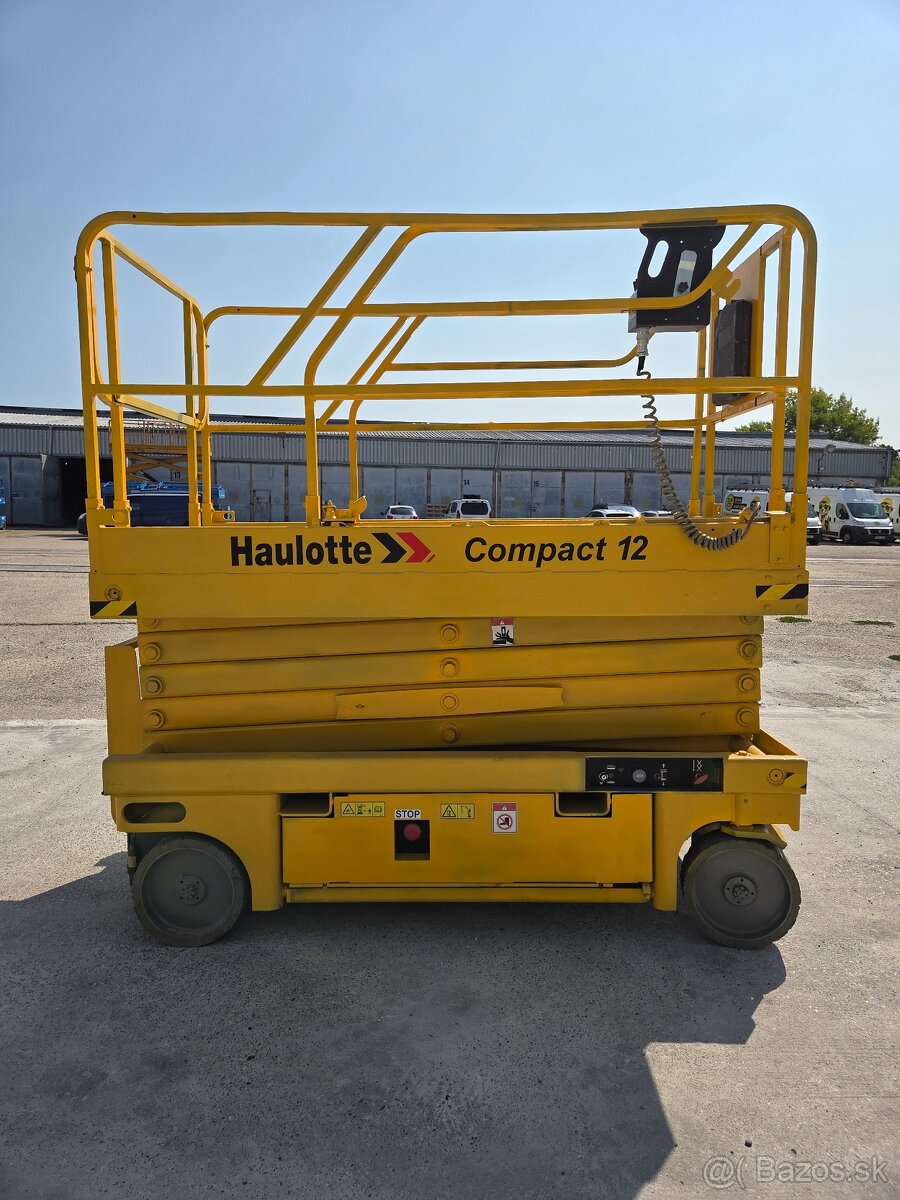 Nožnicová pracovná plošina Haulotte Compact 12 - 4