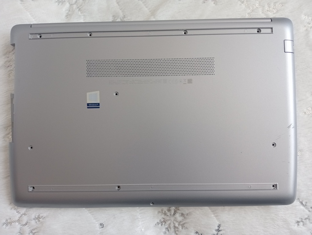 rozpredám funkčný notebook Hp 255 g7 - 4