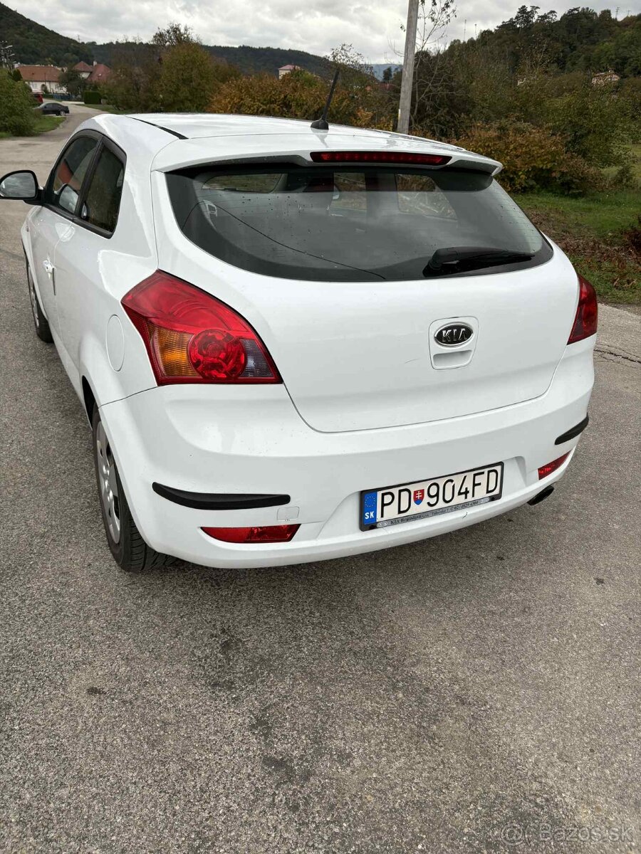 Predam Kia ceed 1,6 crdi - 4