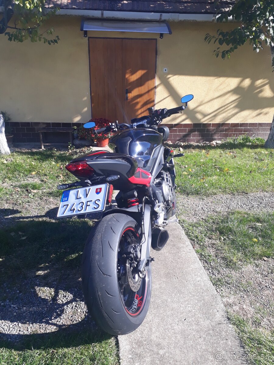 Triumph street triple - 4