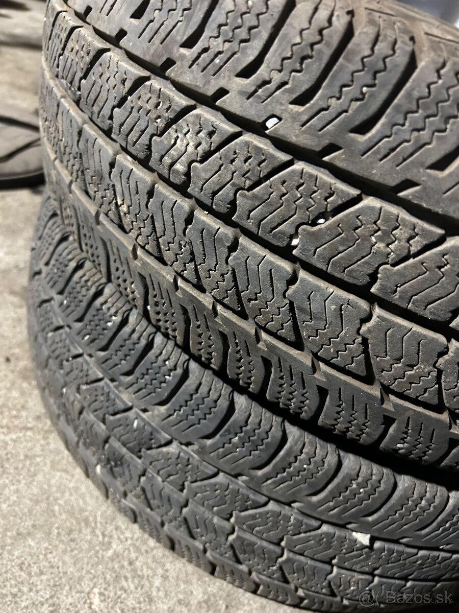 215/70 R15C - 4