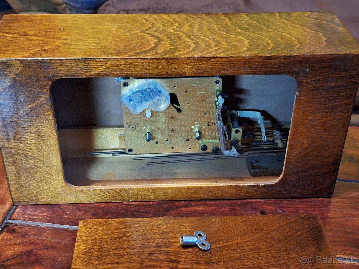 Staré hodiny Vesna na opravu - 4