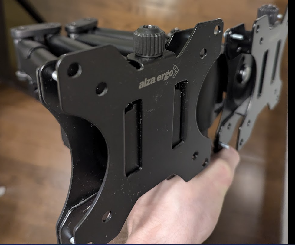 AlzaErgo ErgoArm D35B - drziak monitor + AlzaErgo VA210 - 4