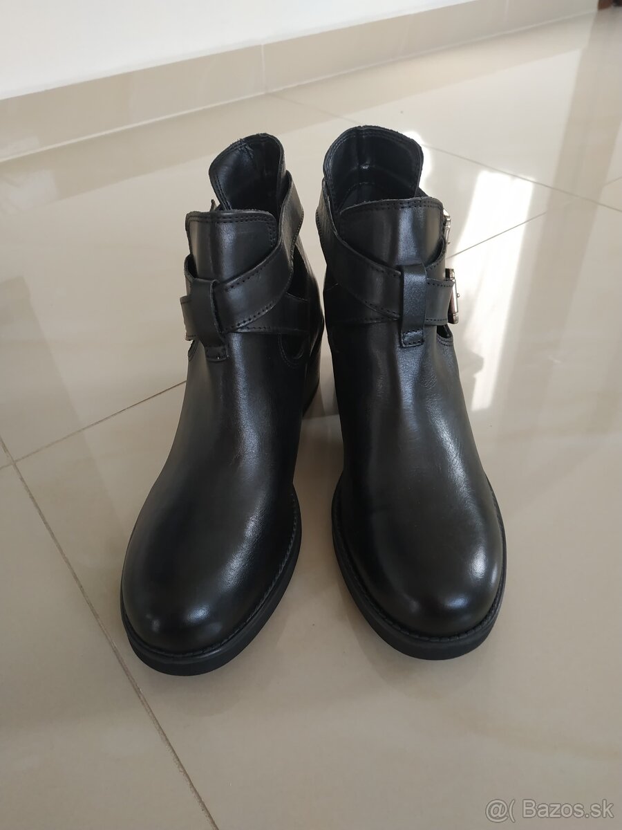 Čierne kožené čižmy, veľkosť 39 - 4