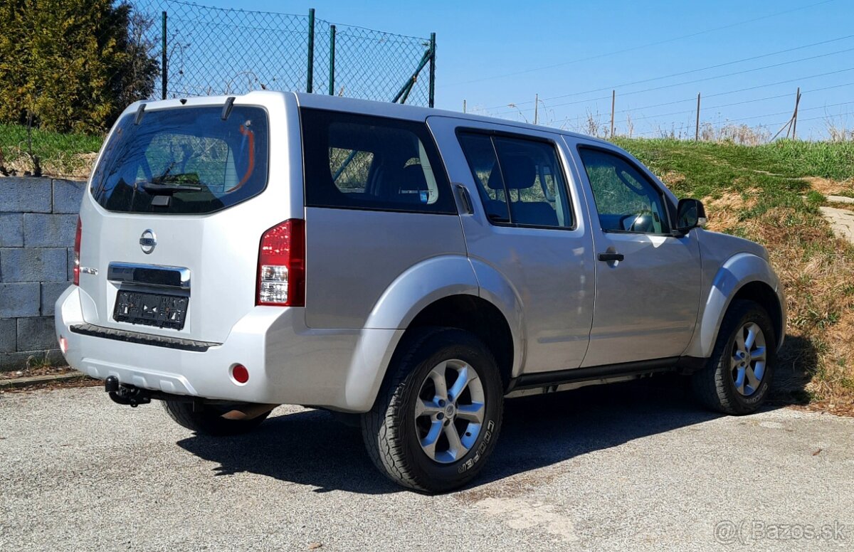Predám Nissan Pathfinder 2.5 dCi SE (7-miestne) - 4
