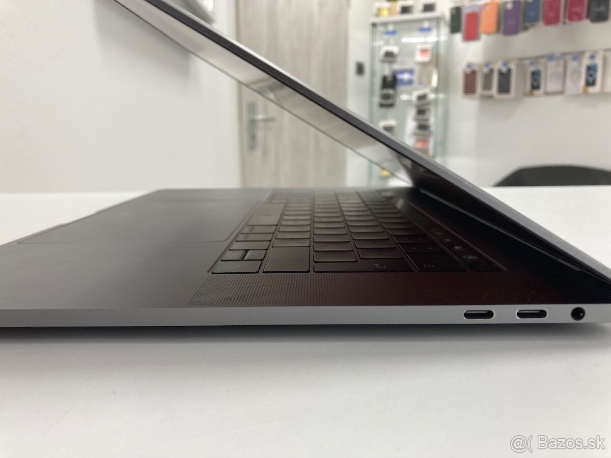 Apple MacBook Pro 15"2017 Space Gray 16GB/512GB - 263 cyklo - 4