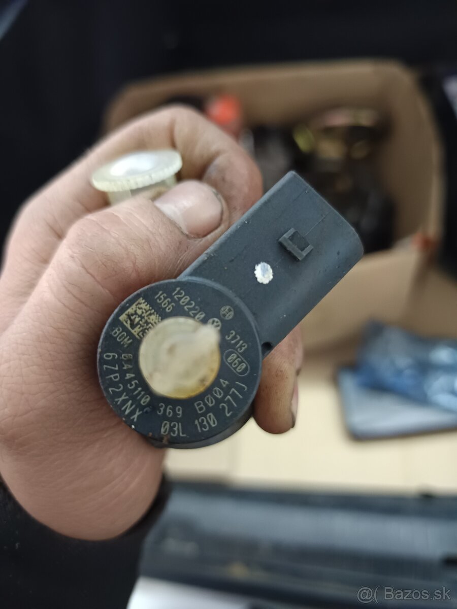 Vstrekovacie trysky 2.0tdi CR 03L 130 271J - 4