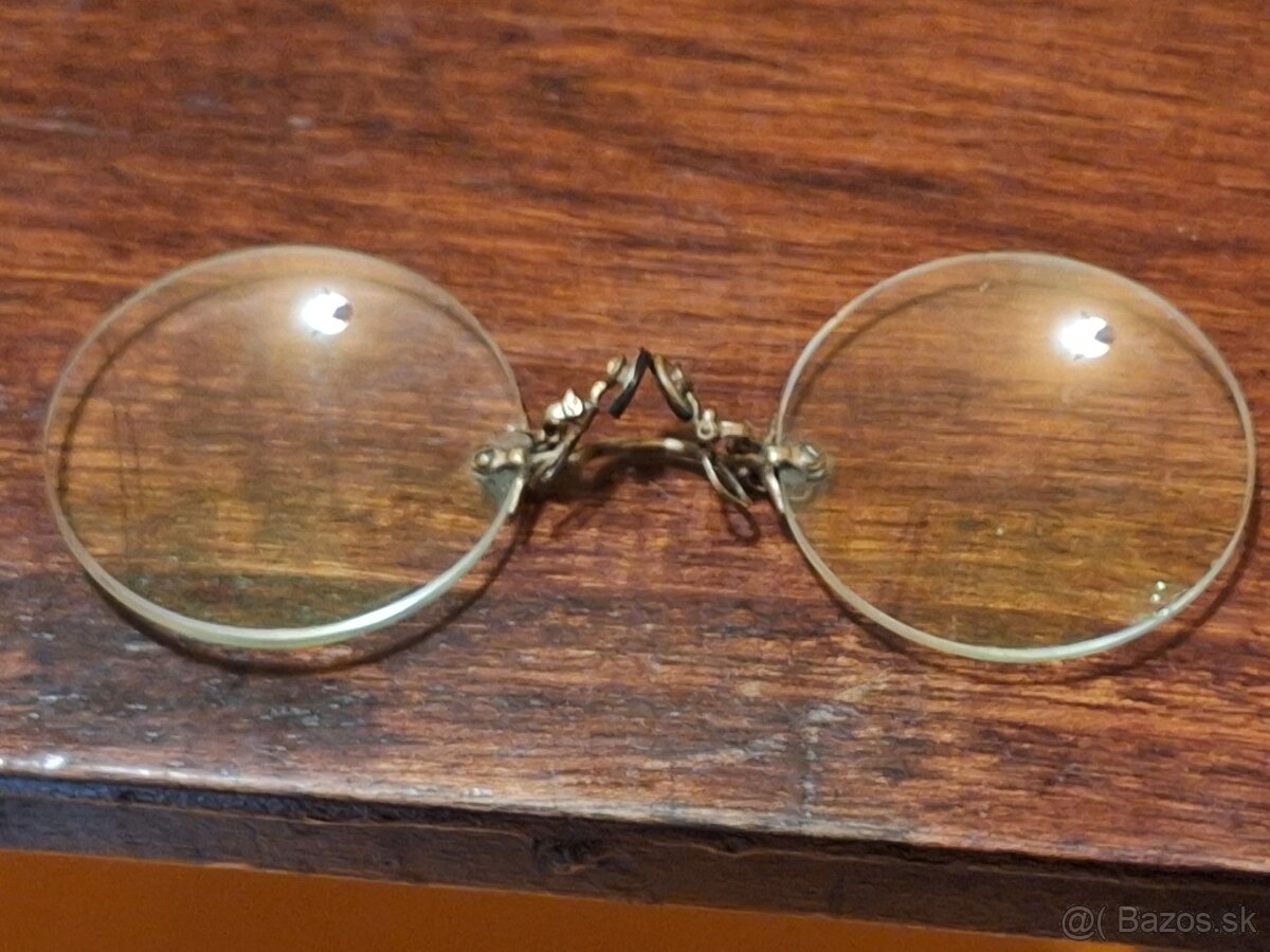 Staré okuliare na nos - 4