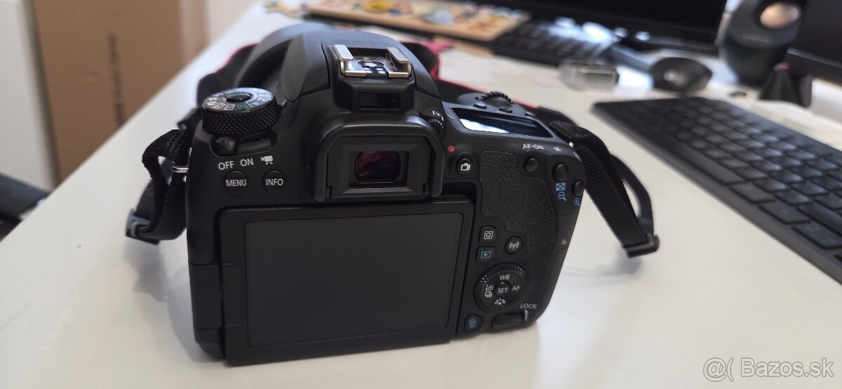 Canon EOS 77D - 4