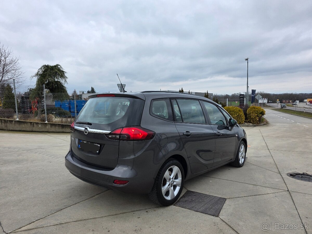 Opel Zafira 1,4benzín 2012 - 4