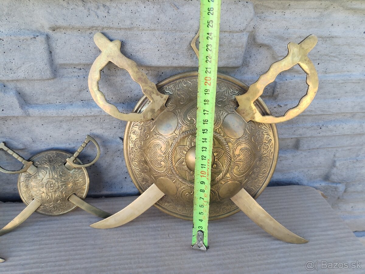 Meče so štítom ceny na foto - 4