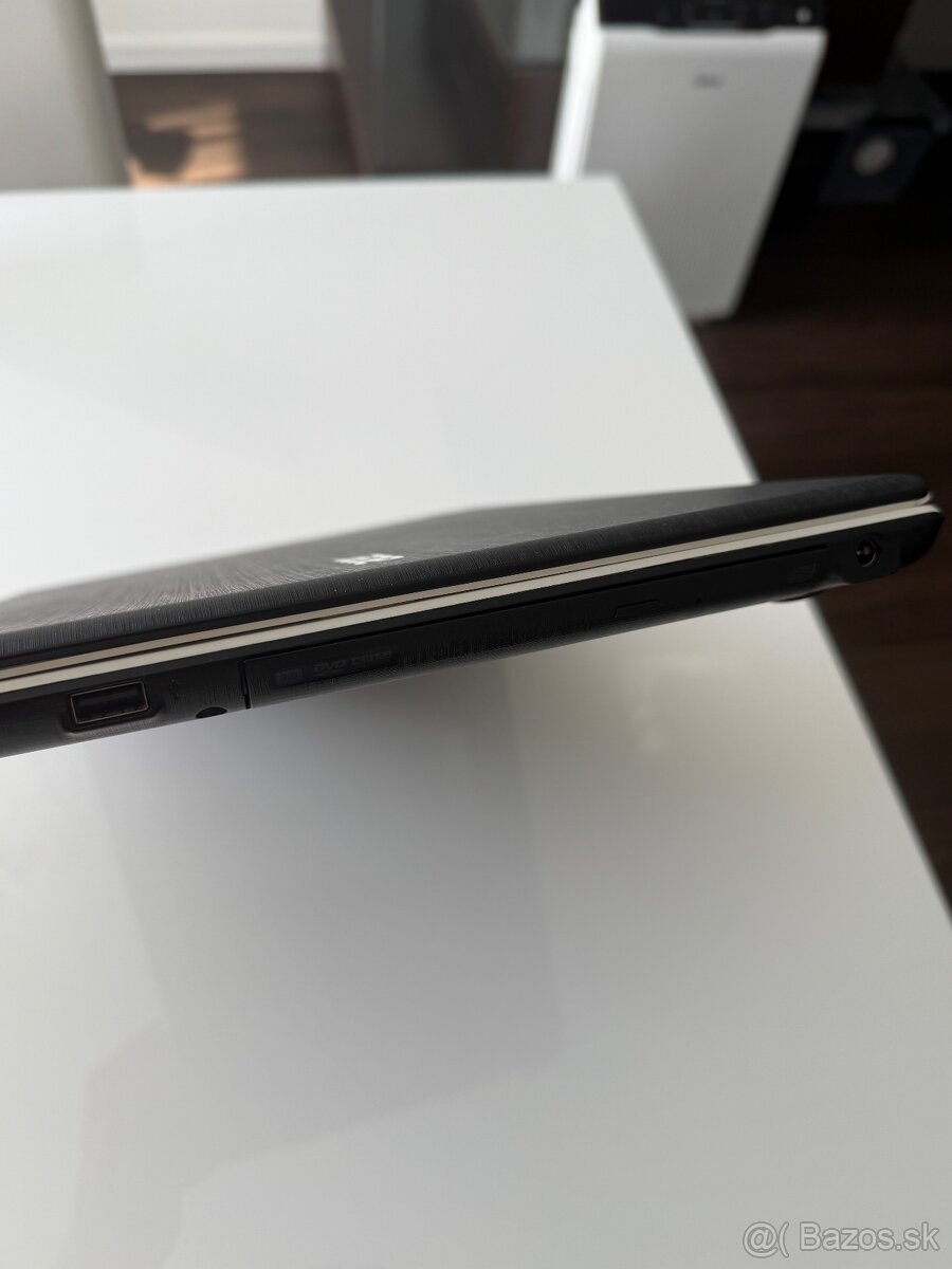 Predám notebook Acer Aspire E5-522 - 4