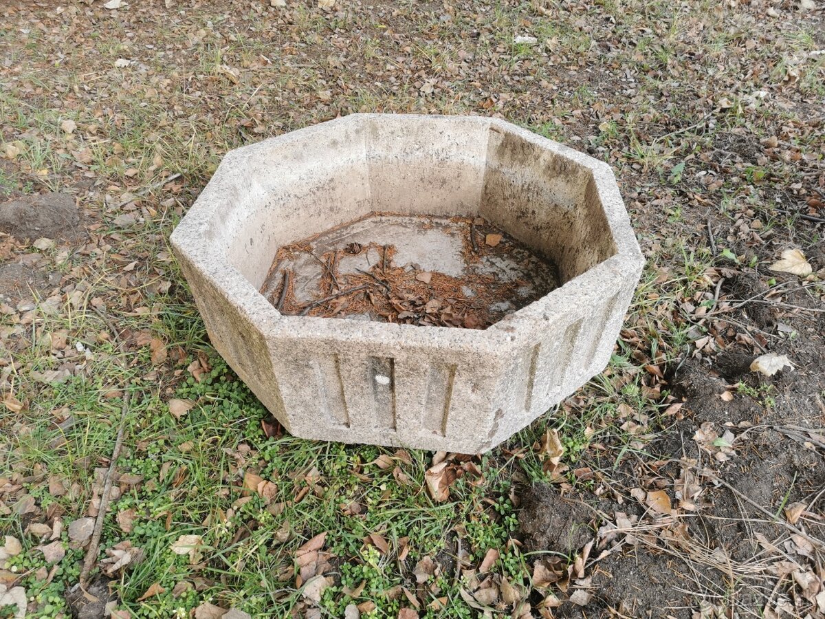 Kamenny kvetinač - 4