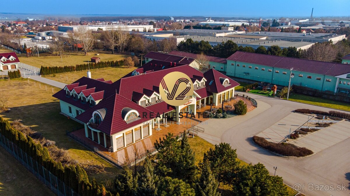 Na PREDAJ novostavba Hotel s reštauráciou a priestranným par - 4