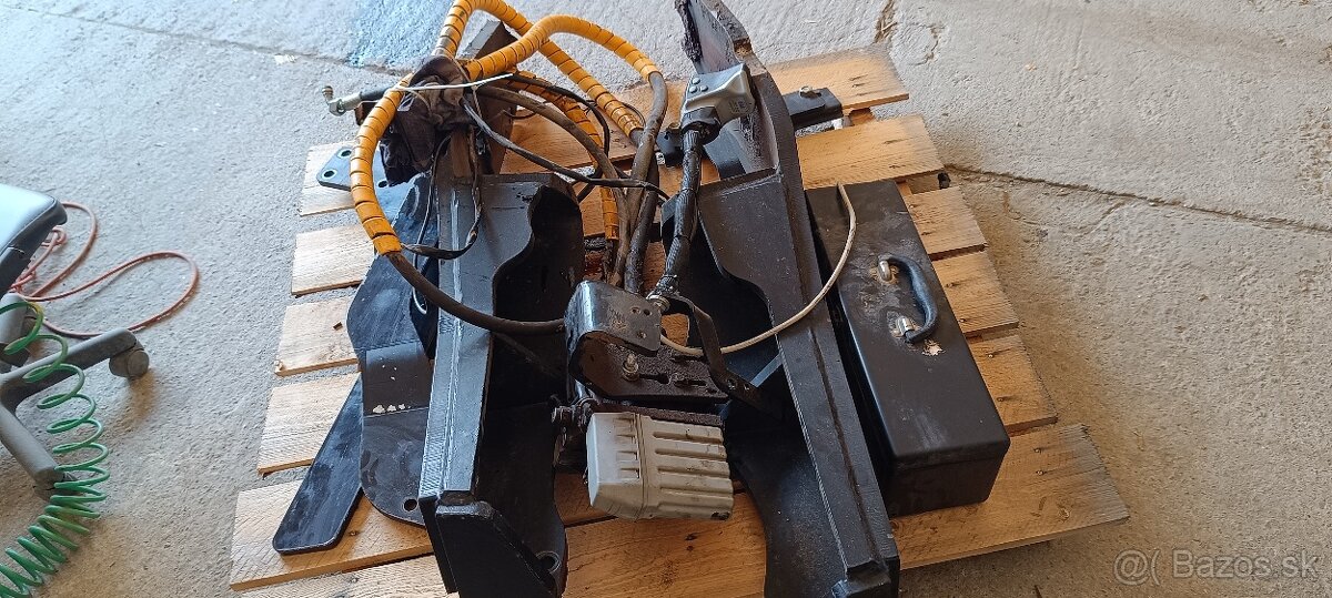 Čelný nakladač trima NOVÝ John deere - 4