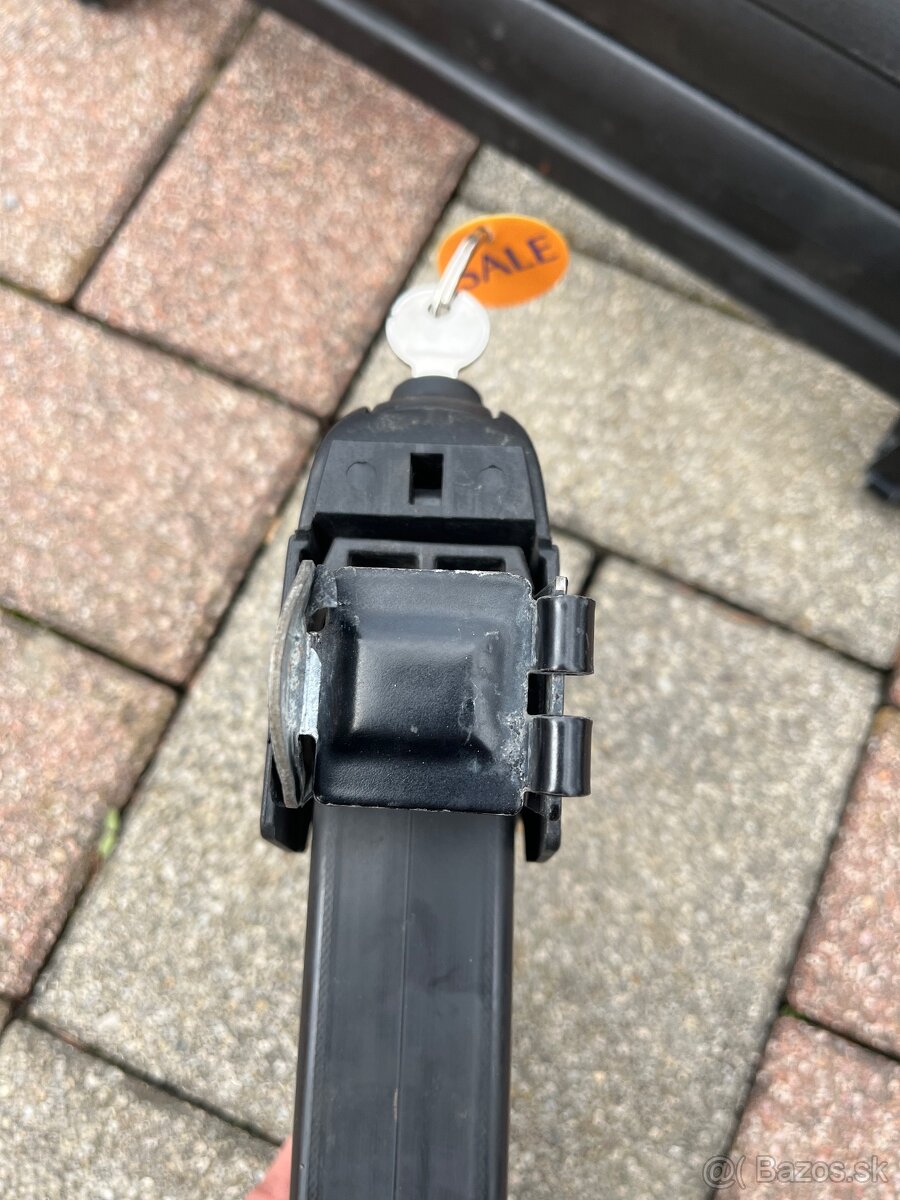 Strešné nosiče /držiaky lyží zn.THULE - 4