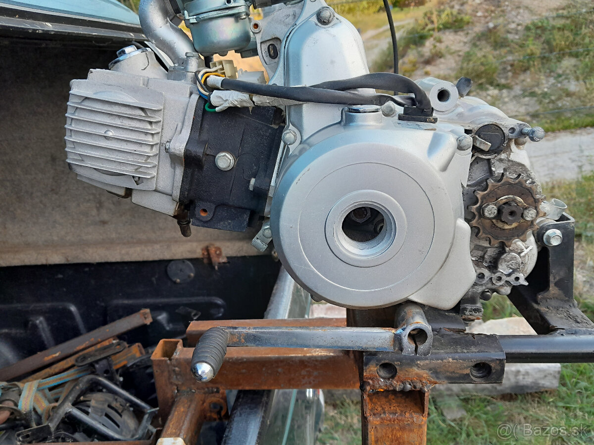 motor zo štvorkolky + diely - 4