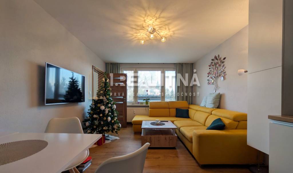 ŠTÝLOVÝ 3,5-IZBOVÝ BYT S NÁBYTKOM NA MIERU, A. HLINKU, ZVOLE - 4