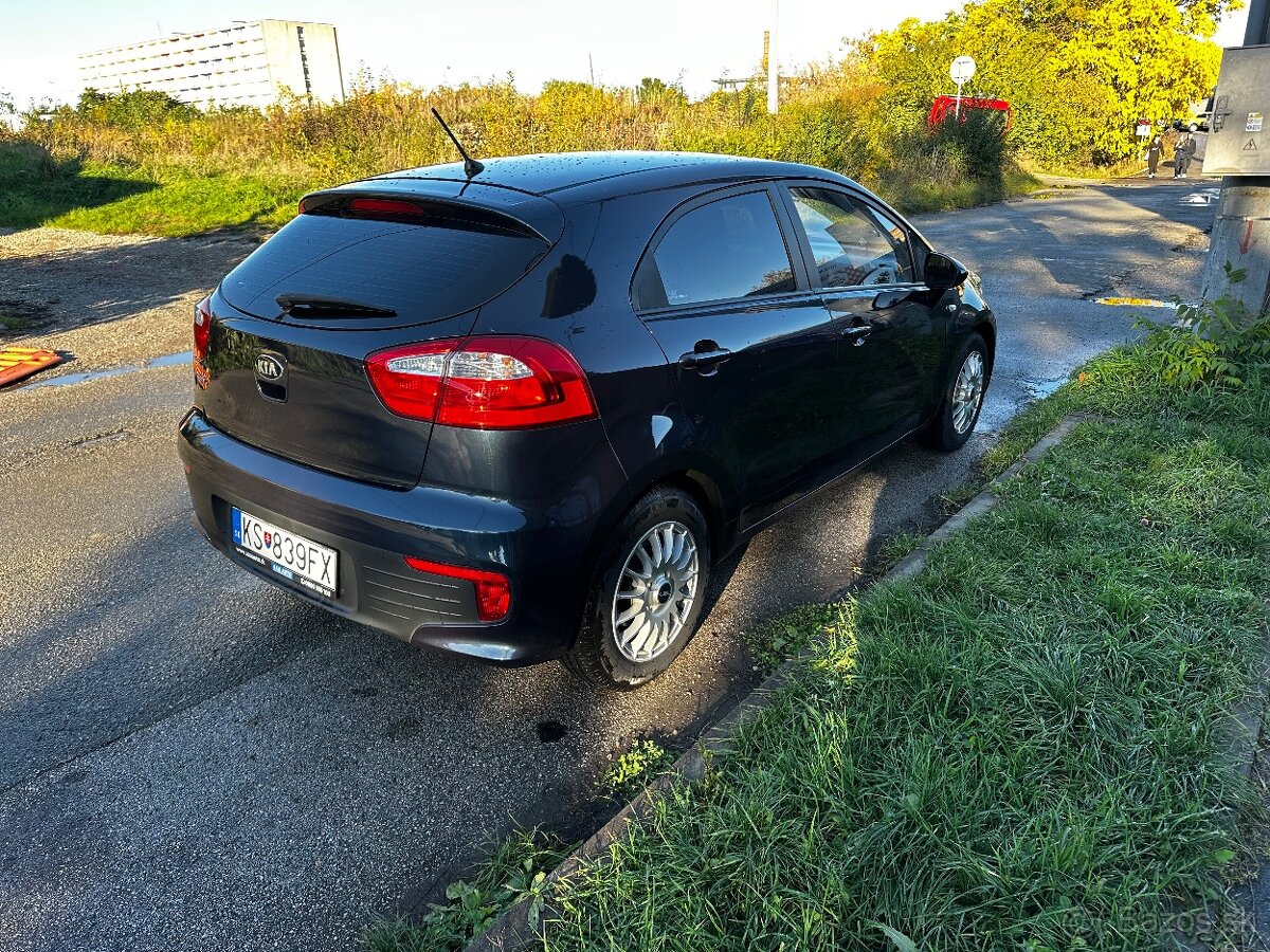 Kia Rio - 4
