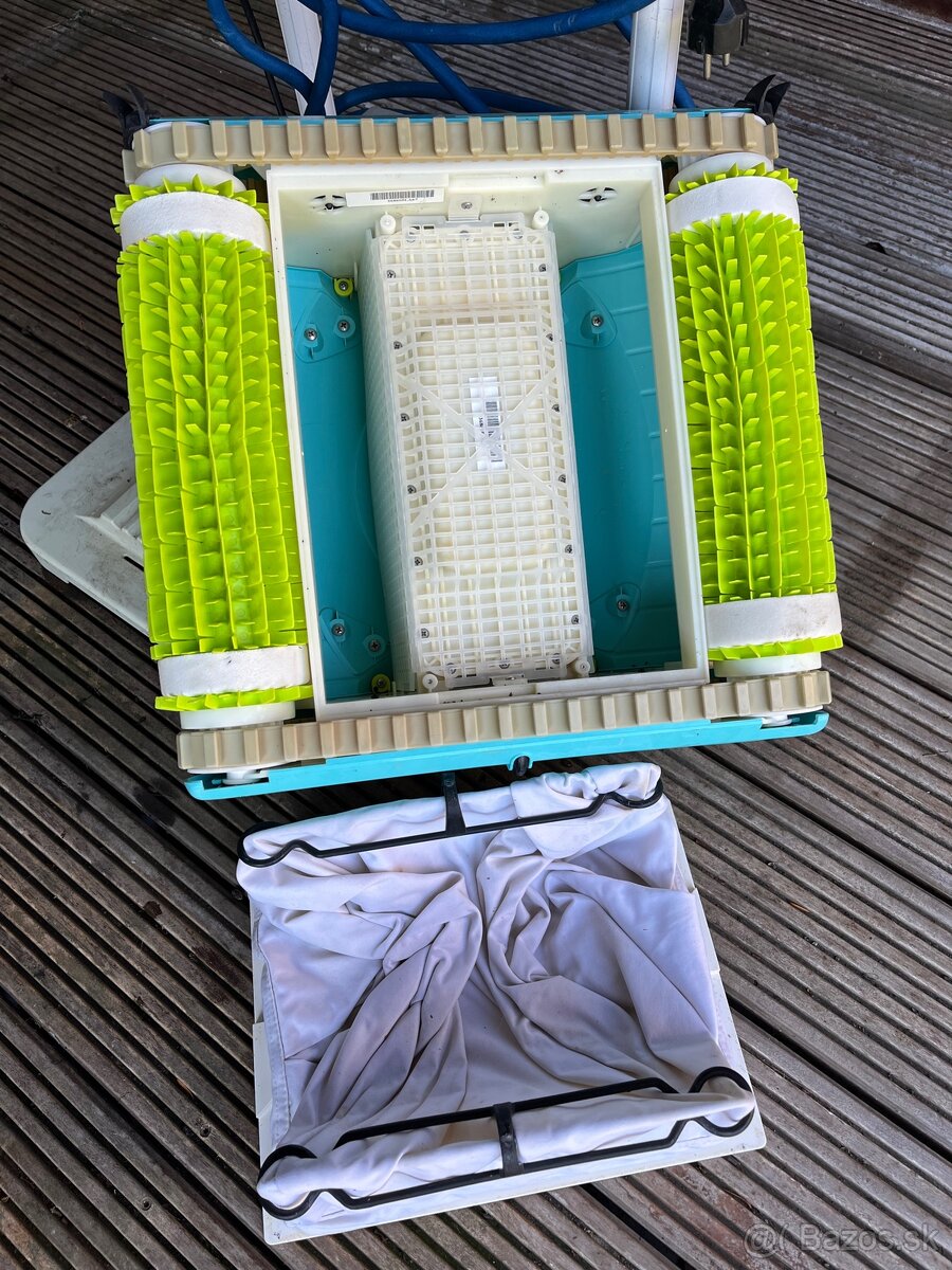 Bazénový samochodiaci vysávač Dolphin Moby - 4