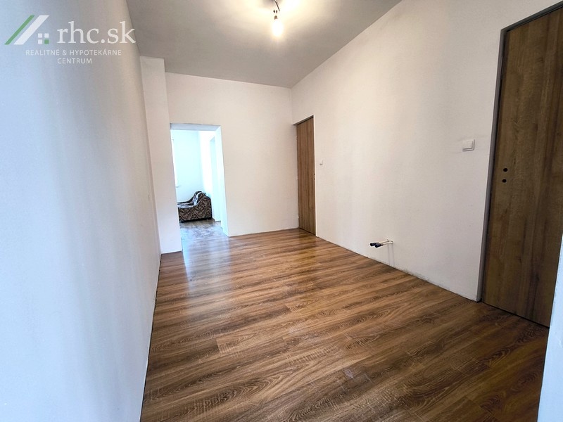 DOM VHODNÝ AJ NA CELOROČNÉ BÝVANIE - VYŠNÝ ORLÍK - 4