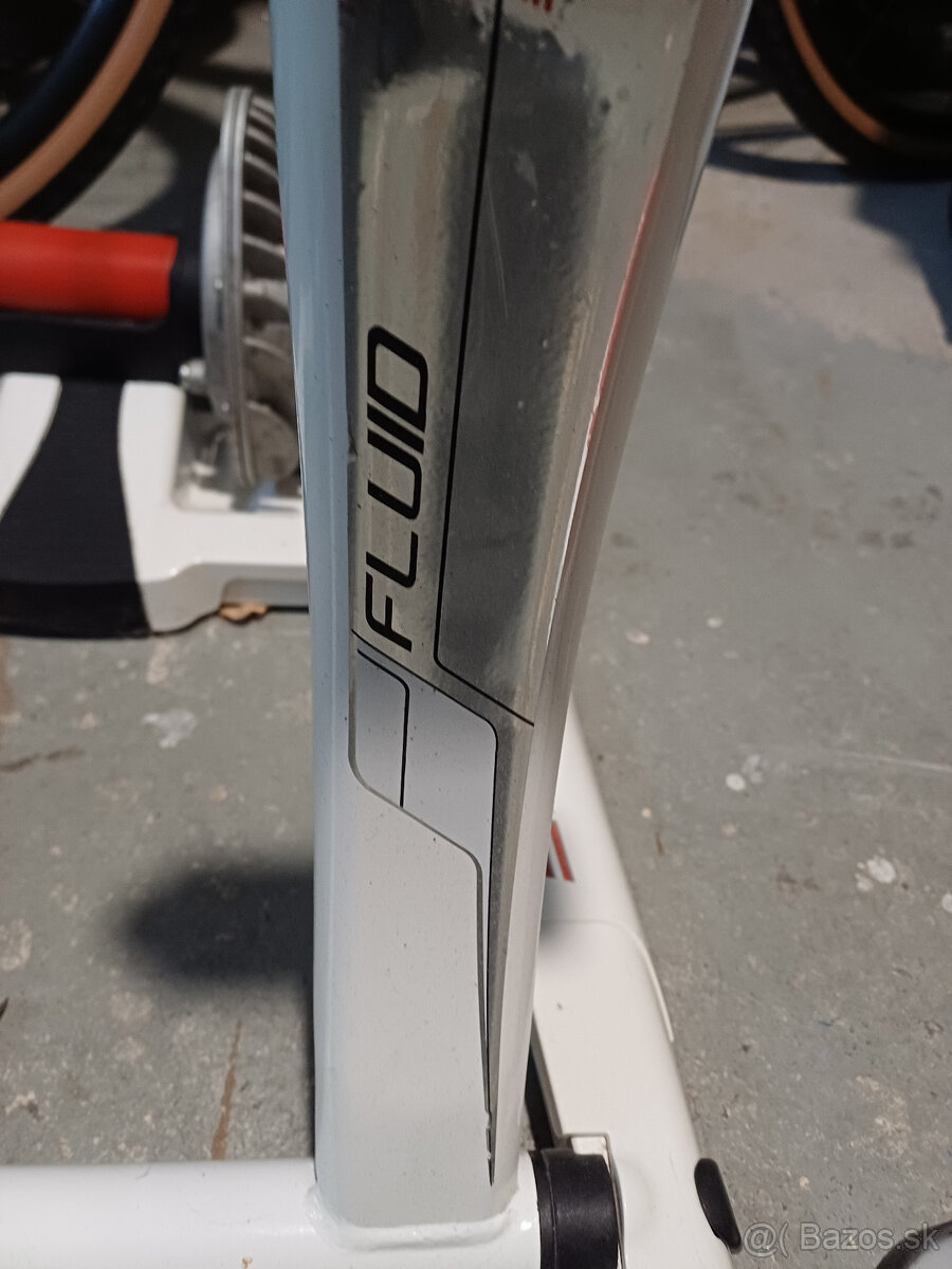 Cyklistický trenažér Elite Qubo Fluid - 4