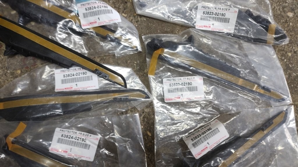 Toyota Corolla XII E21 2018 - kryt torpeda lista blatnik - 4