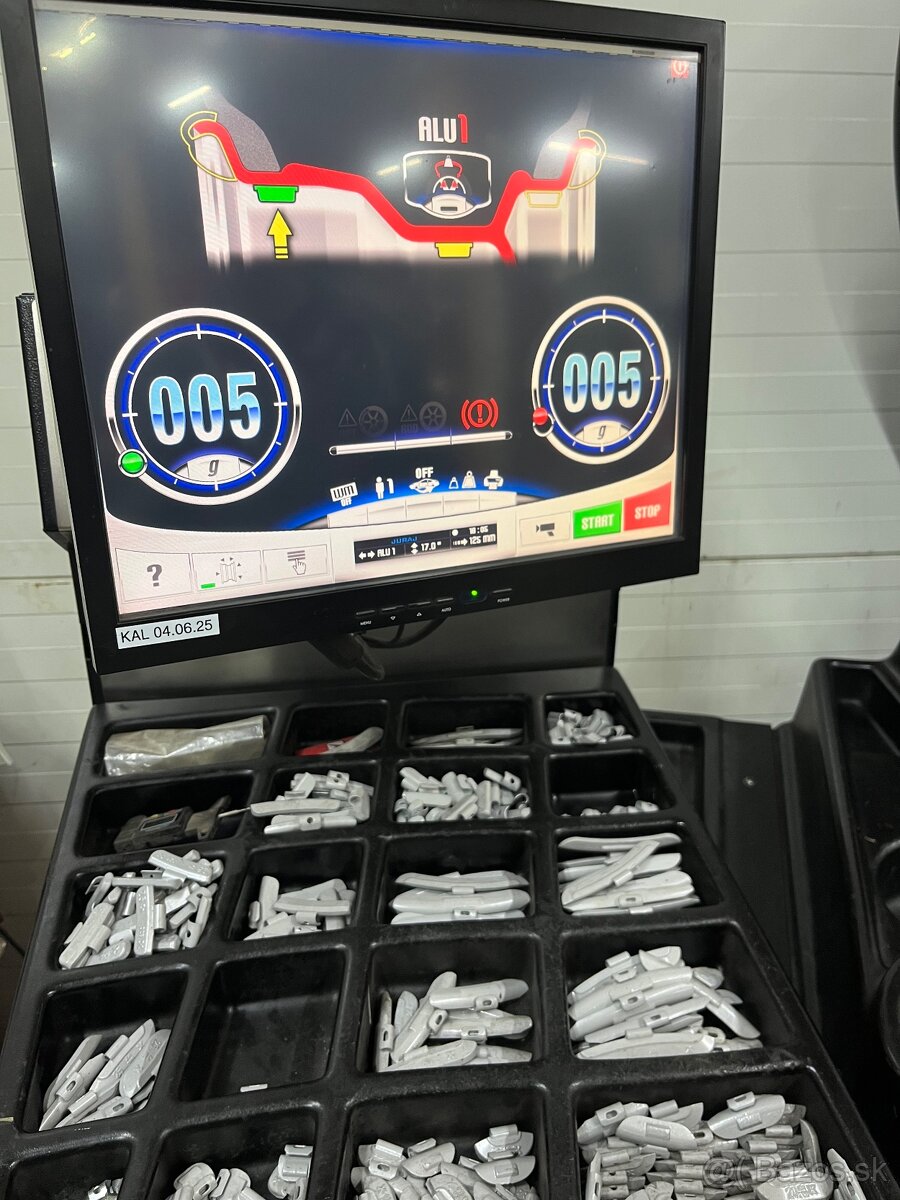 Vyvažovačka CORGHI EM 8470 Blue Light ELS - 4