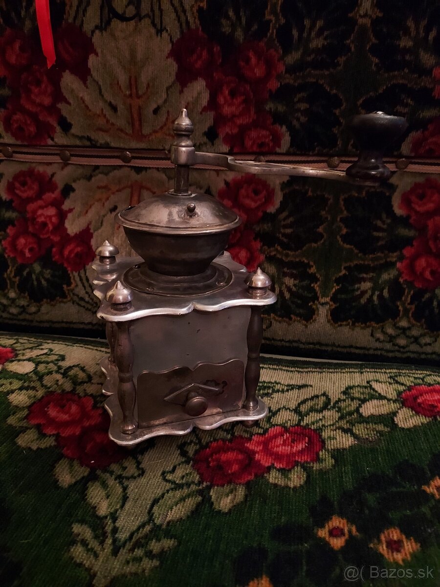 PREDÁM NÁDHERNÝ NETRADIČNÝ MLYNČEK NA KÁVU - 4