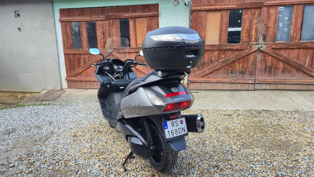 Honda Silver Wing FJS400 - 4