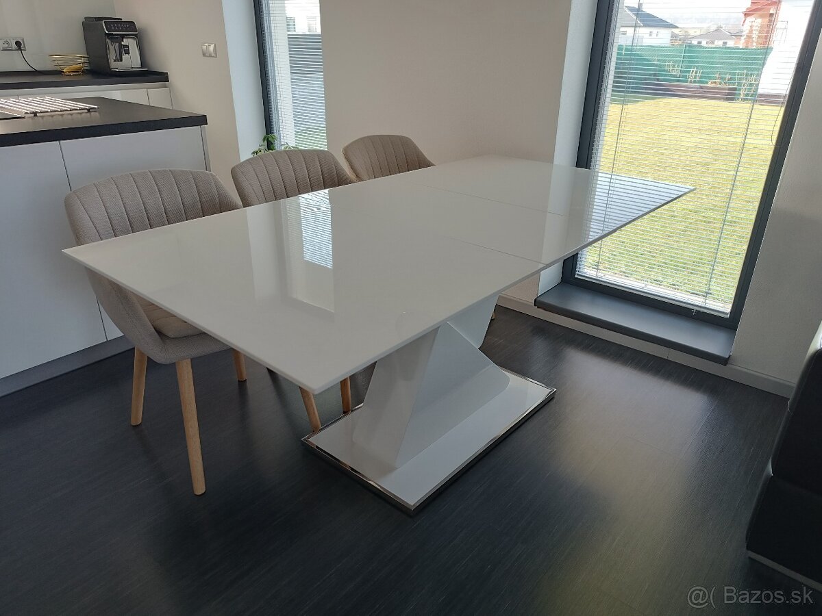 Jedálenský stôl - 4