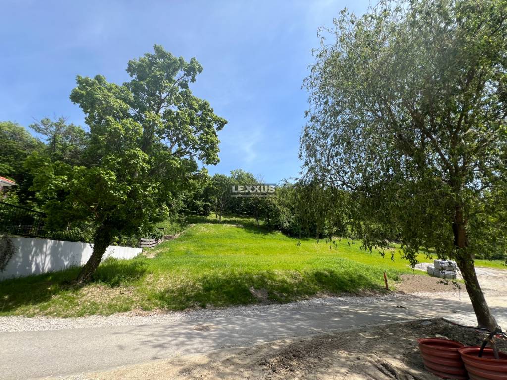 | Slnečný stavebný pozemok 700m2 KOLIBA - 4