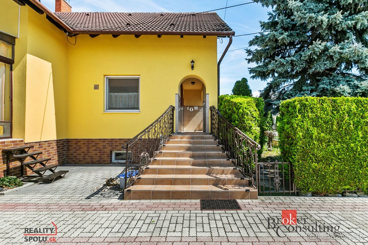 Priestranný, zrekonštruovaný 6 izbový rodinný dom so zariad - 4