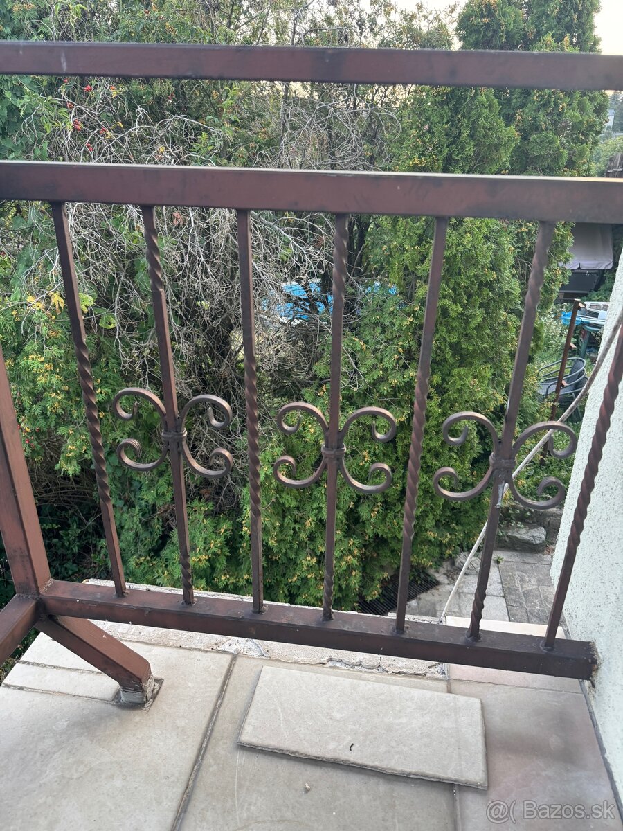 Predám kované mreže na okná a zábradlie na balkón - 4
