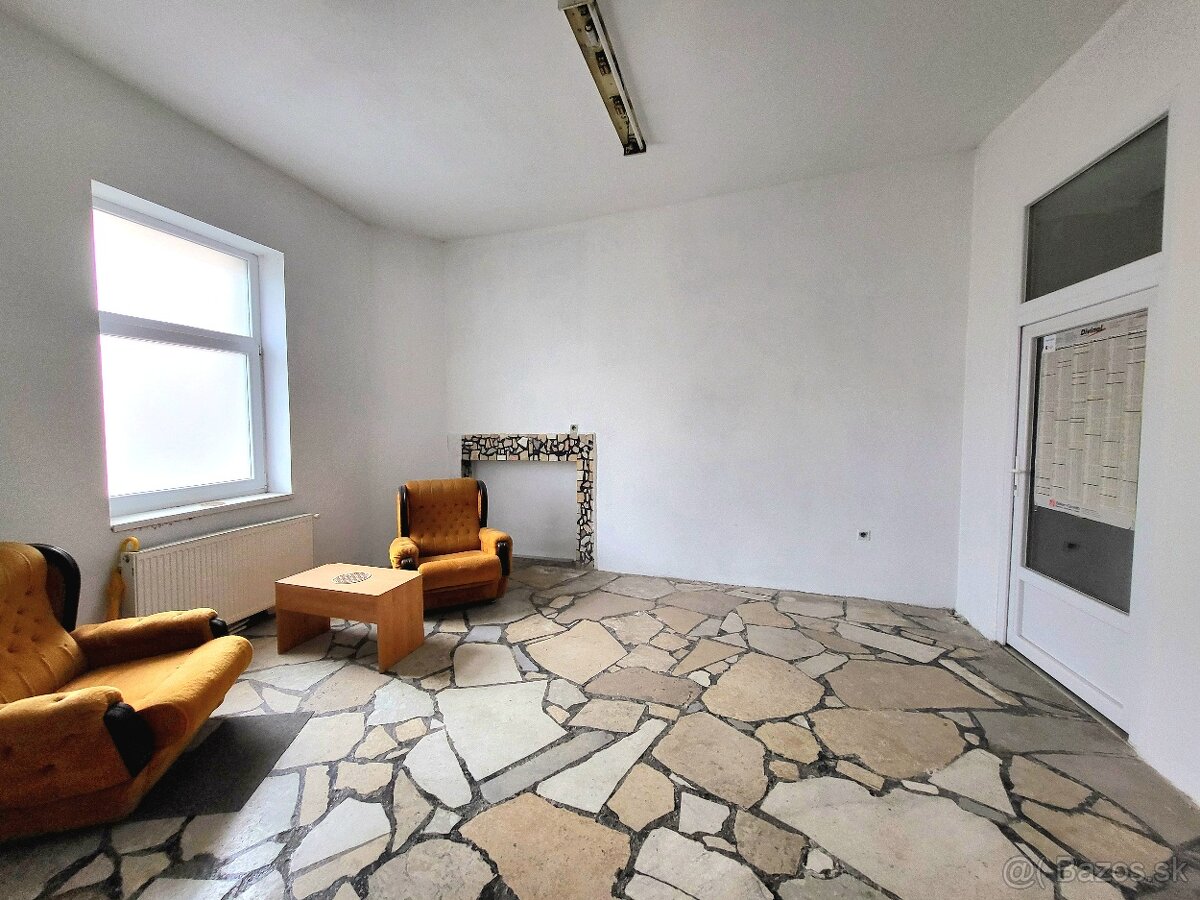 Rodinný dom na komerčné priestory pre ambulanciu a pod. - 4