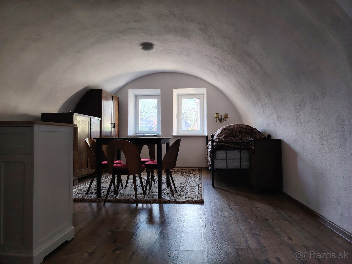 Dlhodobý prenájom rodinného domu v tichej a príjemnej lokali - 4