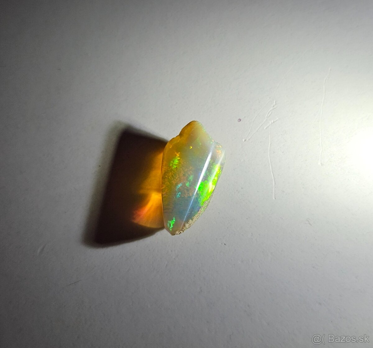 Priehľadný medový drahý opál s veľmi výraznou farbohrou - 4